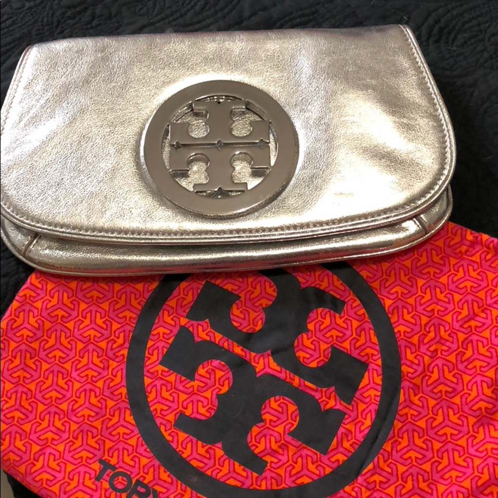 Tory burch clutch. SELLING OR TRADE